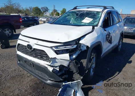 2023 Toyota Rav4 Xle z USA, uszkodzony, nr VIN 2T3P1RFV4PC358695